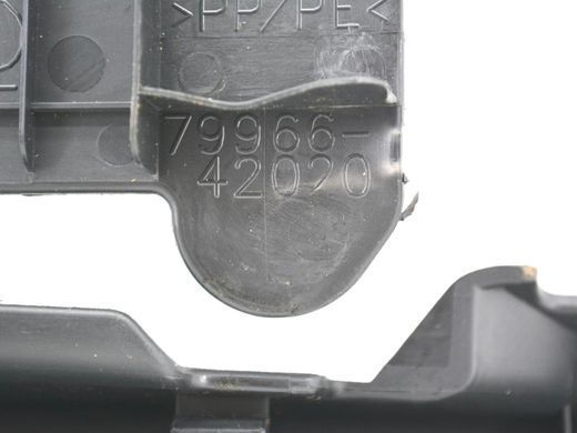 Заглушка сиденья задняя правая TOYOTA RAV4 CA30W 2005-2010 7996642020, 7996642020, B
