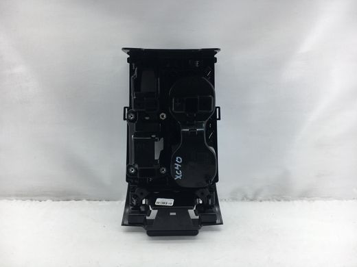 Подстаканник VOLVO XC40 2017- 32226495, 32226495, B
