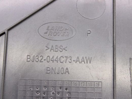 Накладка центральної консолі ліва LAND ROVER RANGE ROVER EVOQUE L538 2015-2018 (BJ32044C73AAW) LR025668, LR025668, A
