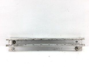 Кронштейн підлоги багажника верхній задній лівий NISSAN NAVARA D40 2005-2010 93390EB000, 93390EB000, B