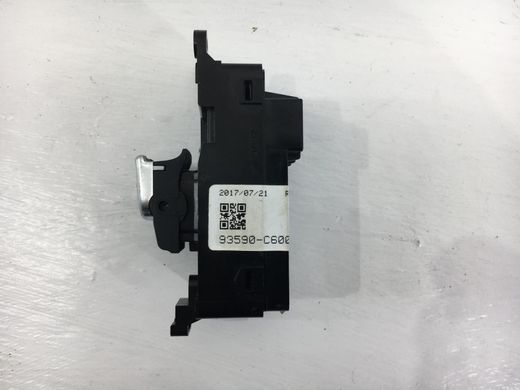 Кнопка включення мотора склопідіймача задня права KIA SORENTO UM 2014-2020 93590C6000KHG, 93590C6000KHG, A