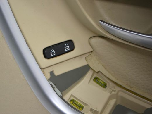 Карта дверей передня права VOLVO XC60 2008-2013 8635777, 8635777, B
