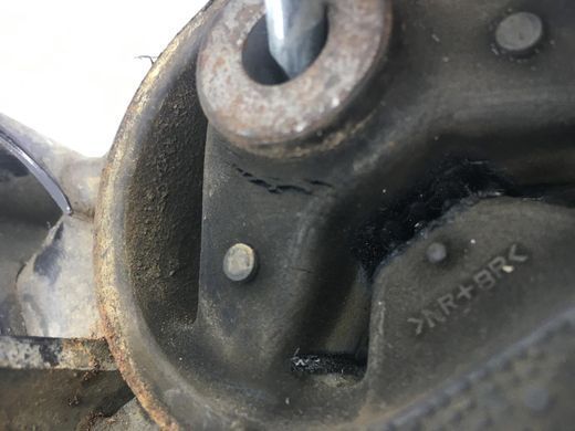 Подушка двигателя передняя левая TOYOTA AVENSIS T27 2009-2011 123720R040, 123720R040, B