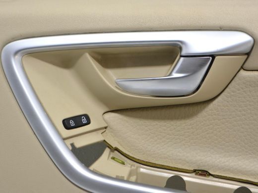 Карта дверей передня права VOLVO XC60 2008-2013 8635777, 8635777, B