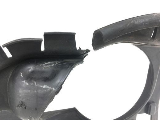 Дефлектор радиатора передний левый VOLVO XC60 2008-2013 (тріщина) 30764565, 30764565, B