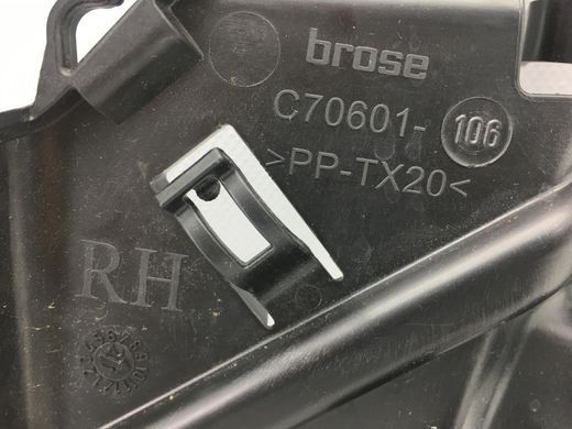 Кронштейн замка дверей задній правий VOLVO XC40 2017- 32310905, 32310905, A
