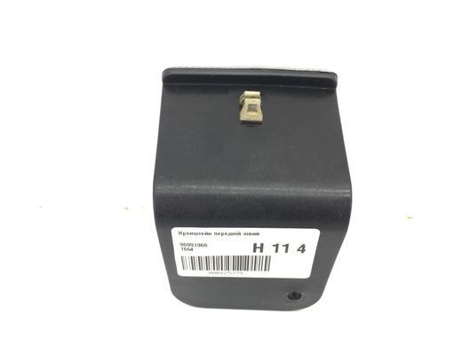 Кронштейн передний левый CHEVROLET TRAX U200 2013-2016 (карти дверей) 96991966, 96991966, A