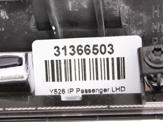 Накладка торпедо передняя правая VOLVO XC90 2015-2019 (31479758) 31366503, 31366503, B