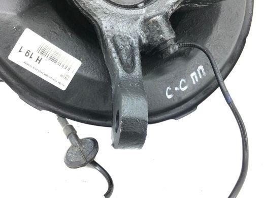 Кулак поворотний передній правий CITROEN C-CROSSER 2007-2013 (в зборі з датчиком ABS 545G3, 4670A032, ступицею 330791 та захистом 4209E5) 364798, 364798, A