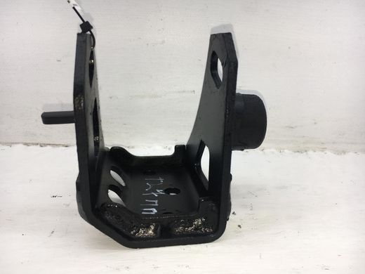 Кронштейн опори двигуна передній TOYOTA AVENSIS T27 2009-2011 12311-0R010, 12311-0R010, A
