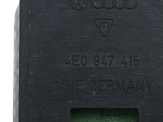 Плафон освещения салона задний левый правый AUDI Q5 2008-2012 4E0947415, 4E0947415, A