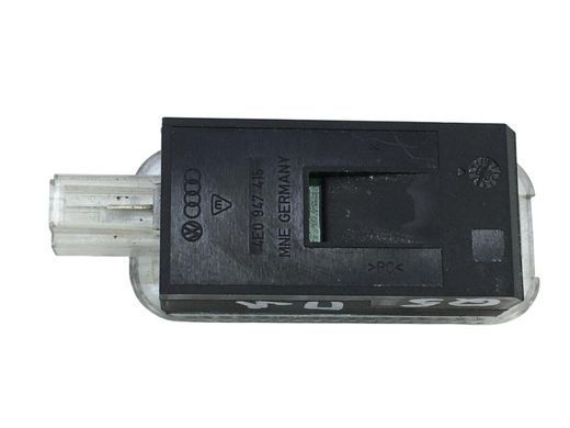 Плафон освещения салона задний левый правый AUDI Q5 2008-2012 4E0947415, 4E0947415, A
