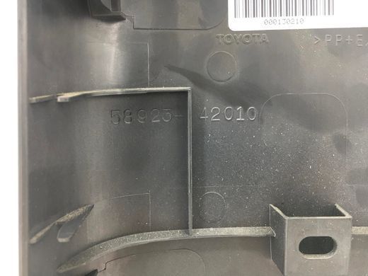 Накладка центральной консоли задняя TOYOTA RAV4 CA30W 2005-2010 58923-42010, 58923-42010, B
