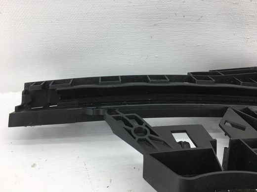 Кронштейн замка дверей передній правий VOLVO V50 P12 2010-2012 30784047, 30784047, A