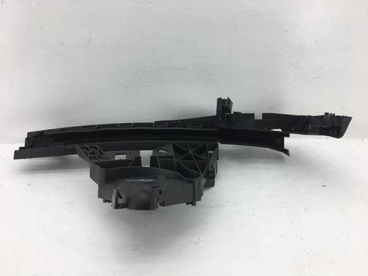 Кронштейн замка дверей передній правий VOLVO V50 P12 2010-2012 30784047, 30784047, A